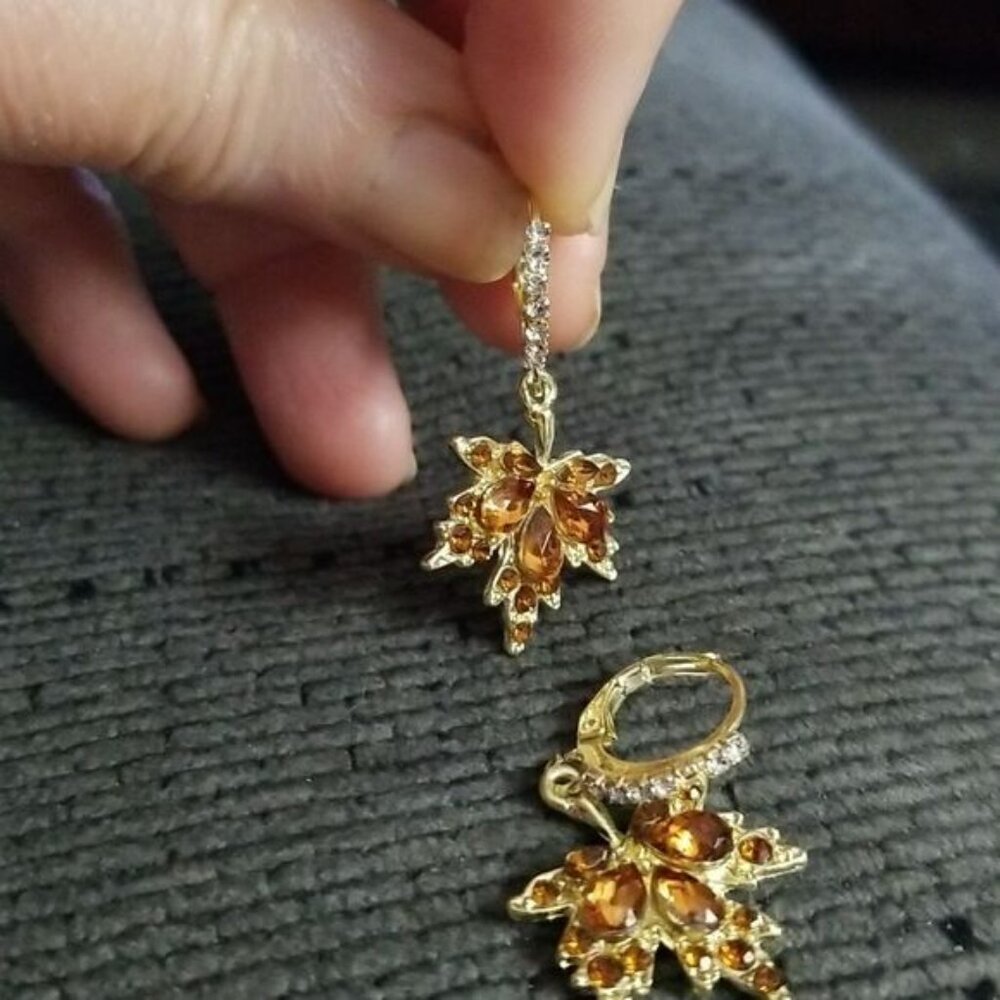 Maple leaf dangle earrings - Picture 9 of 11